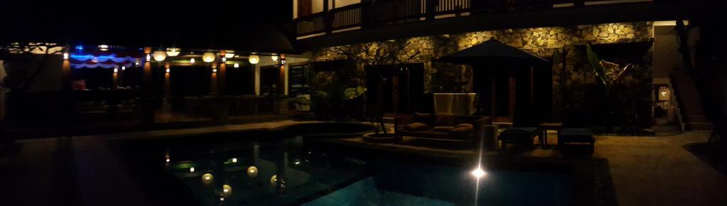 Coral Beach Pizza Cottages Gili Trawangan Exterior photo