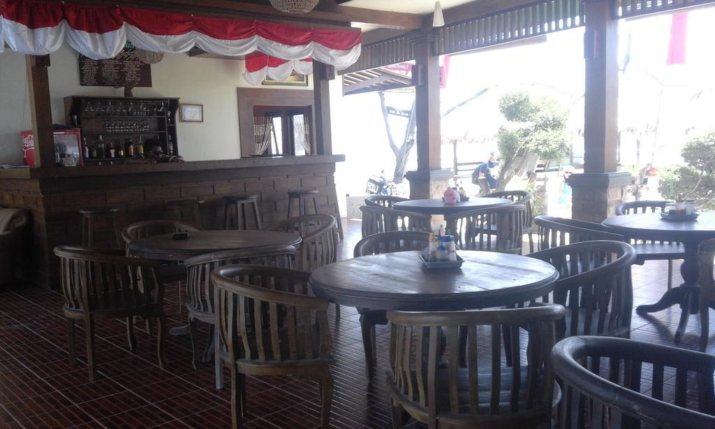 Coral Beach Pizza Cottages Gili Trawangan Exterior photo