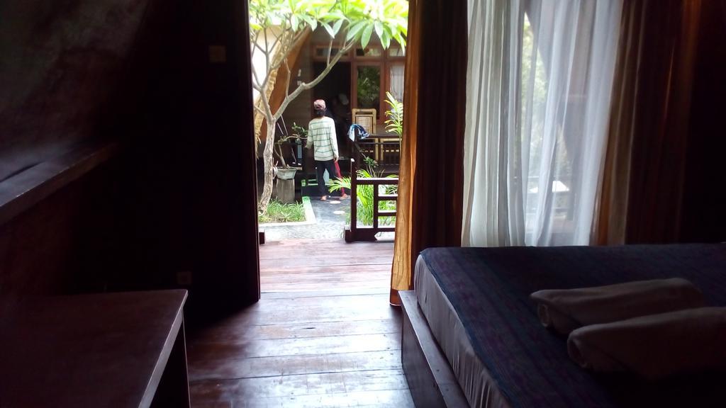 Coral Beach Pizza Cottages Gili Trawangan Exterior photo