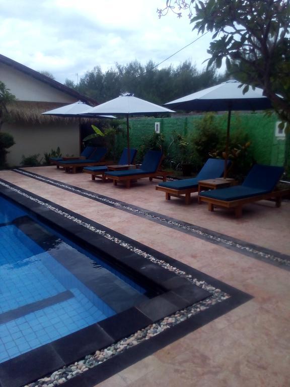 Coral Beach Pizza Cottages Gili Trawangan Exterior photo